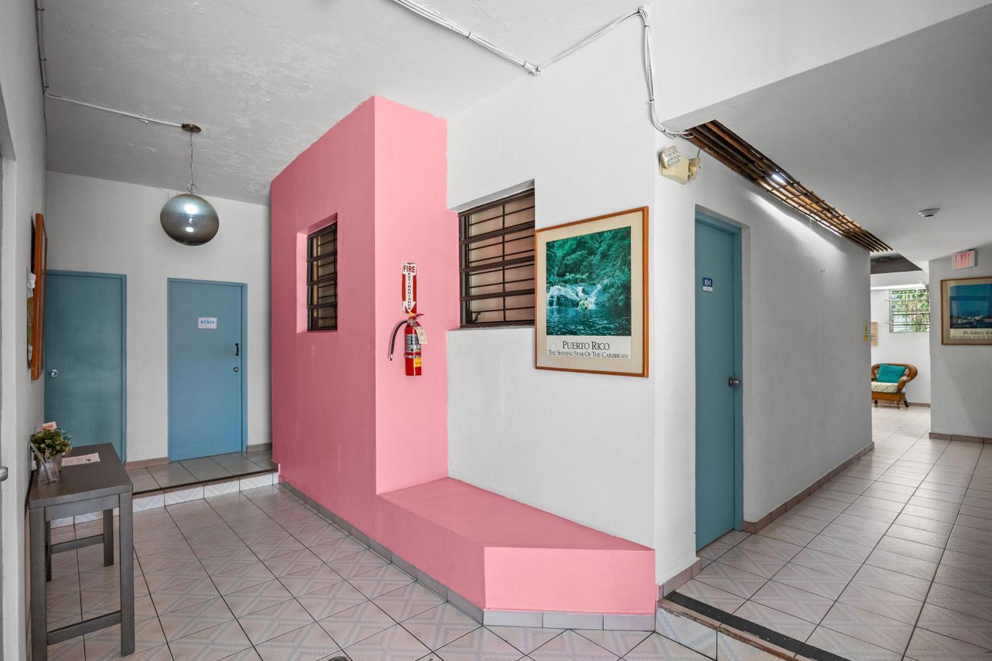 Borinquen Beach Inn San Juan Buitenkant foto