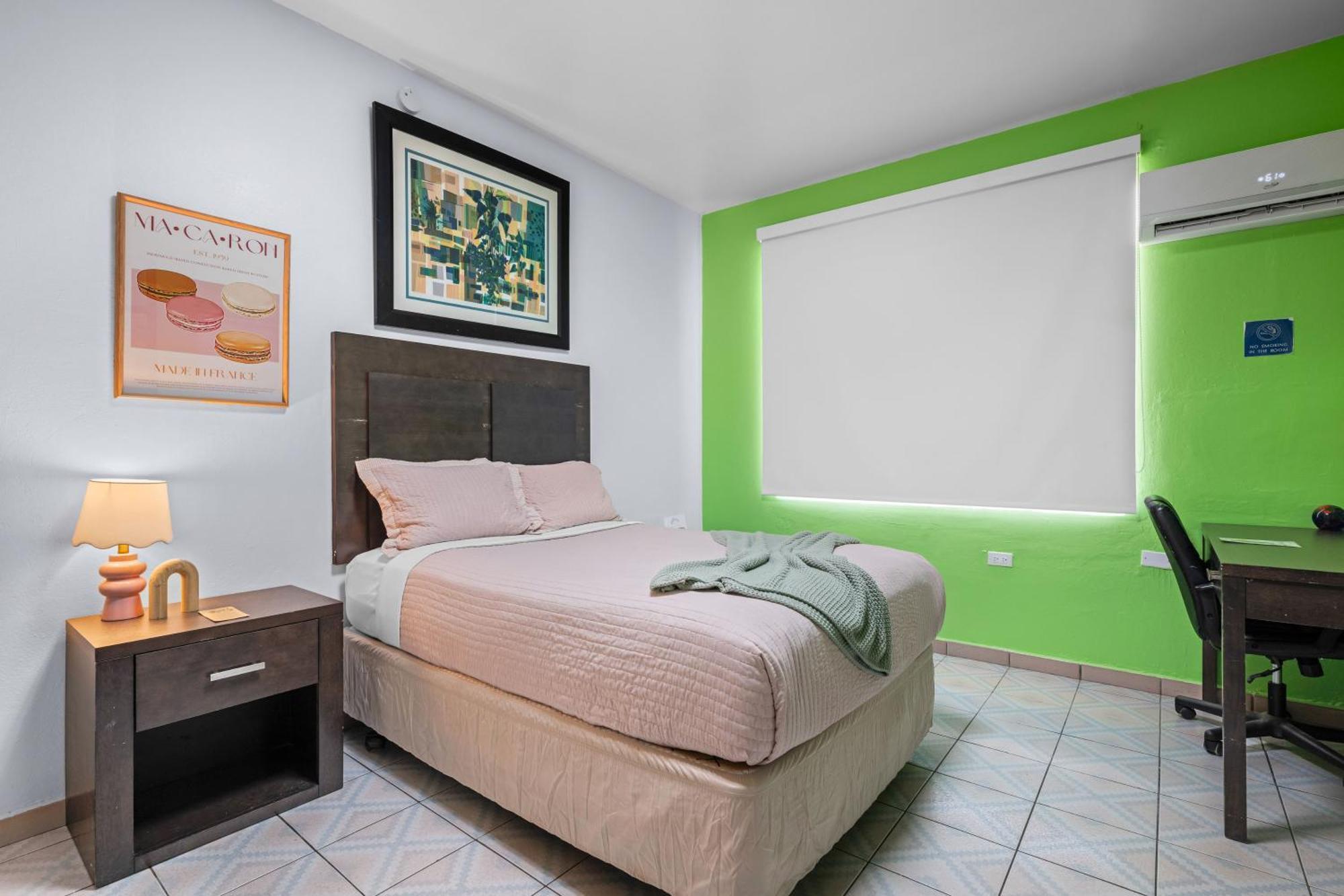 Borinquen Beach Inn San Juan Buitenkant foto