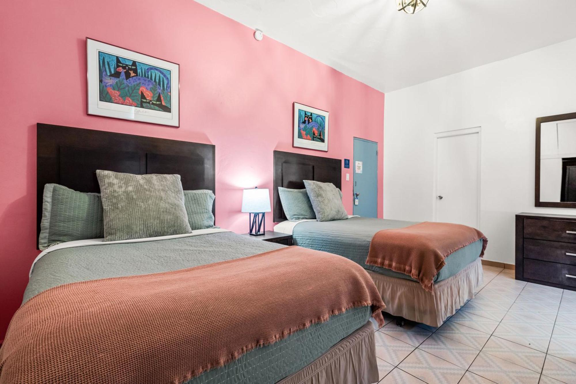 Borinquen Beach Inn San Juan Buitenkant foto