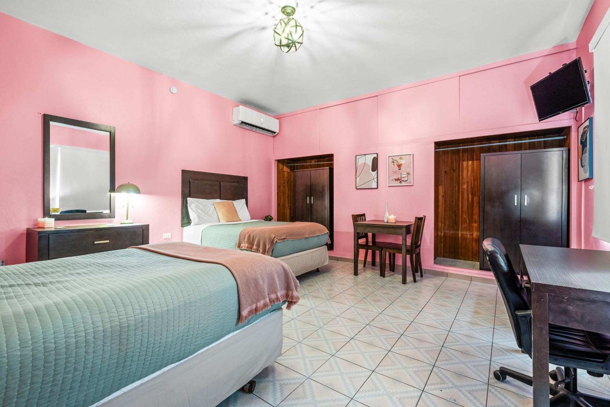 Borinquen Beach Inn San Juan Buitenkant foto