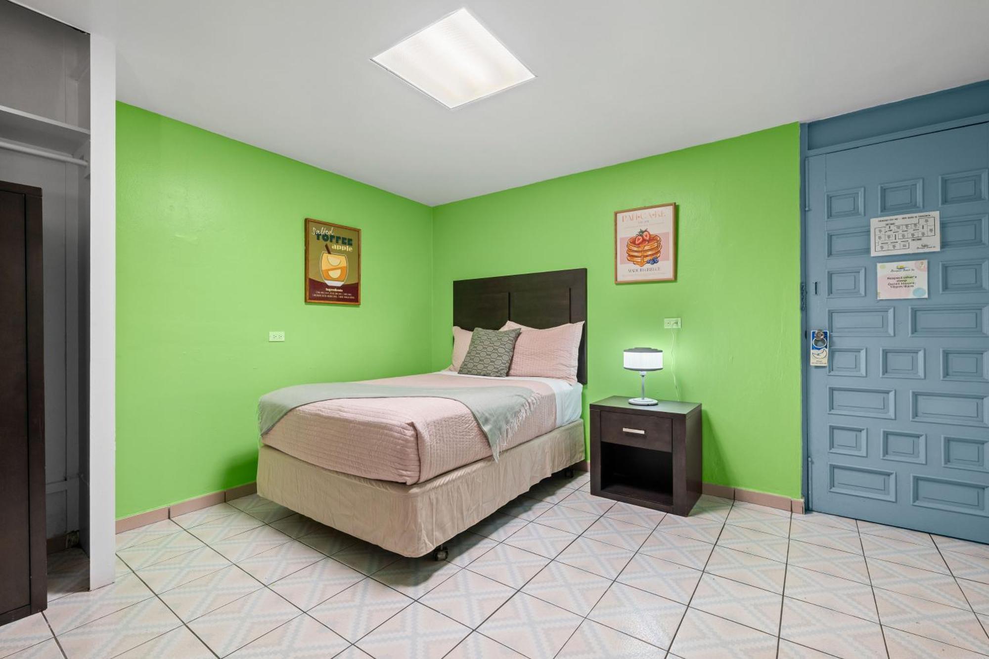 Borinquen Beach Inn San Juan Buitenkant foto