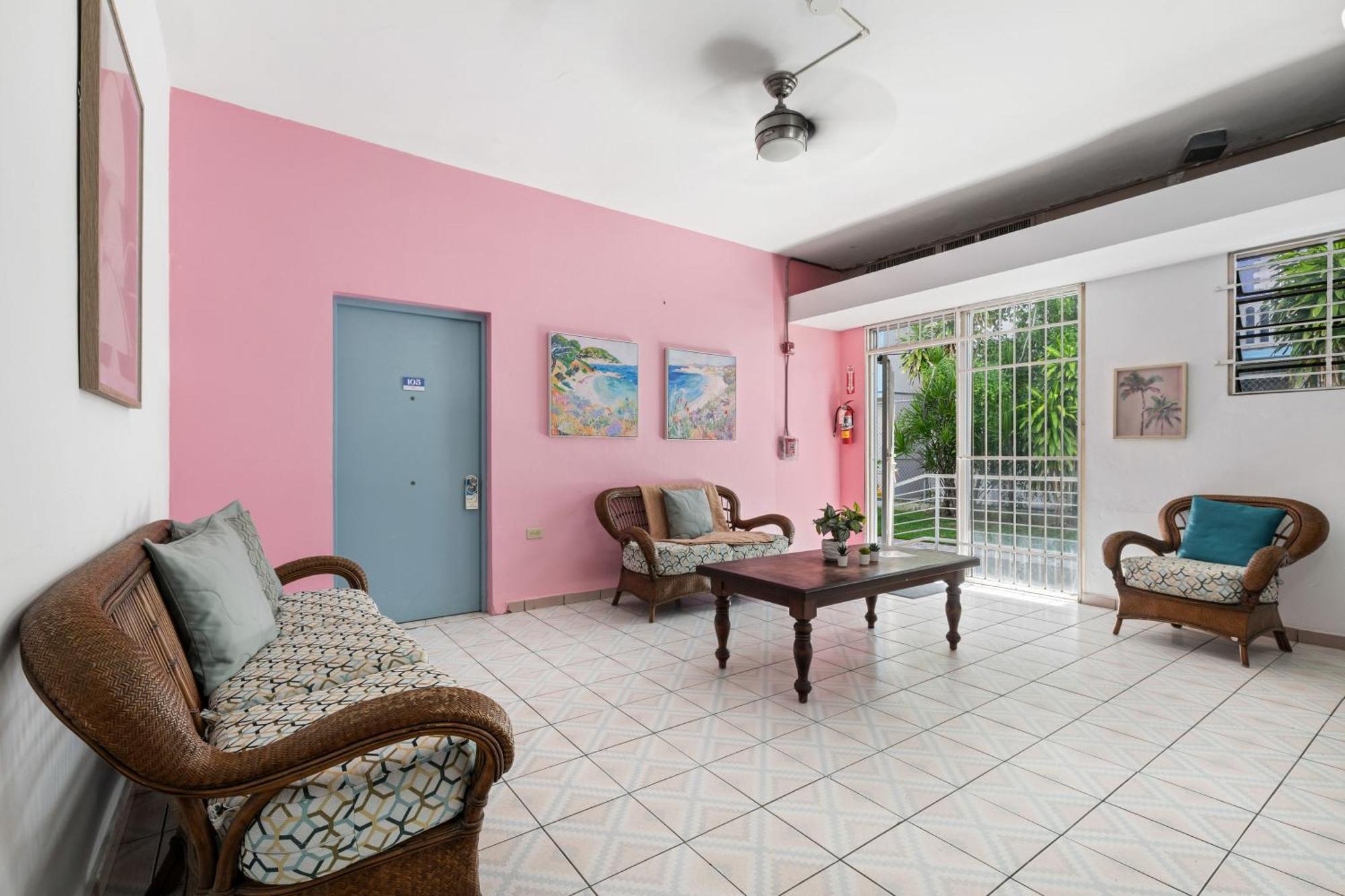 Borinquen Beach Inn San Juan Buitenkant foto