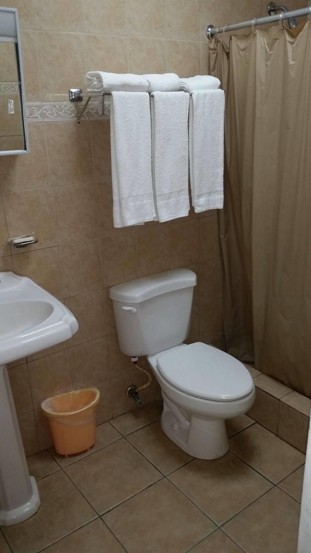 Borinquen Beach Inn San Juan Buitenkant foto